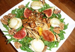 Salade met paddenstoelen, vijgen en geitenkaas