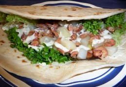 Wrap met asperges, gerookte zalm en Hollandse garnalen