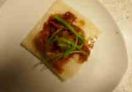 Amuse carpaccio met kroepoek bosui en gember