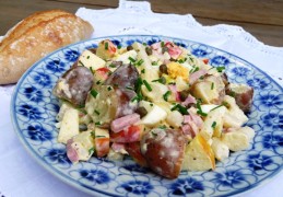 Aardappelsalade met asperges en appel