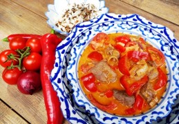 Rode curry met biefstukpuntjes