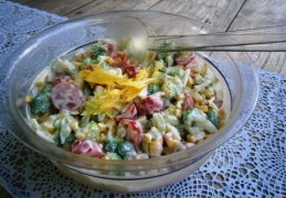 Salade met broccoli en nog veel meer lekkers
