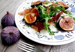 Salade met gegrilde vijgen, Parma ham en Parmezaanse kaas