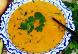 Thaise pompoensoep met zoete aardappel
