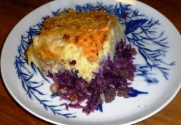 Ovenschotel met rode spitskool en studentenhaver