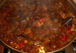 Pittige Indische rundvleesstoofpot ook voor slowcooker