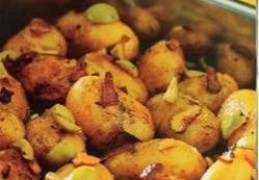 Kleine aardappeltjes met knoflook, citroen en olijven uit de oven