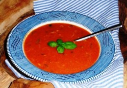 Tomatensoep met prei en basilicum (Het vinkje)