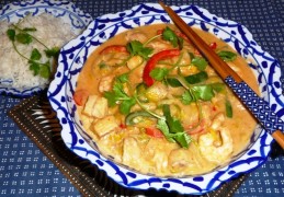 Romige Thaise viscurry met prei & paprika