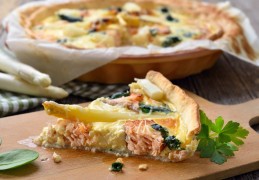 Quiche met witte asperges en gerookte zalm