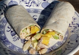 Wraps met asperges, avocado, mango en kip