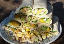 Wraps met asperges, avocado, mango en kip