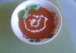 Tomatensoep met mascarpone en pesto