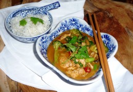 Panang curry met varkenshaas, broccoli en champignons