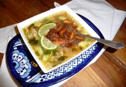 Mexicaanse kip limoensoep (Sopa de lima pollo Mexicana)