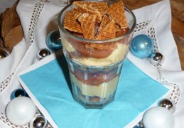 Trifle met stoofpeertjes en stroopwafelkruimels