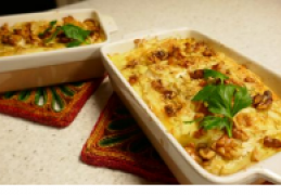 Witlofschotel met brie en notenkorst