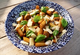 Roerbak asperges met champignons en lente ui