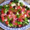 Zomerse salade met watermeloen, feta en olijven