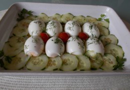 Halve eieren in een heerlijke marinade