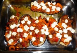 Melitzánes yemistés (Grieks gevulde aubergines)