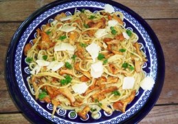 Pasta met cantharellen en truffelpesto