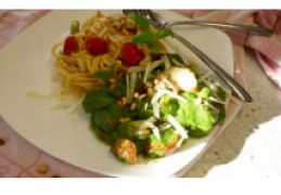 Snelle Pasta met Avocado- Spinaziesaus van mijn schoonzoon......