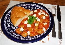 Grieks pittig stoofje met paprika, tomaat en feta