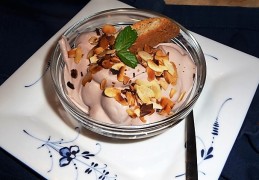 Italiaans amarena mascarpone dessert met cantuccini