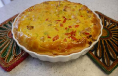 Een heerlijke quiche kip paprika met verse groenten