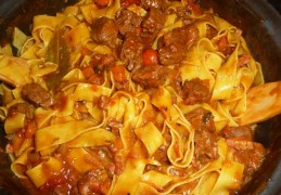 Ragù di manzo con pappardelle (Pappardelle met rundvleesragout)