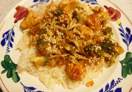 Roerbak broccoli, kip en rijst