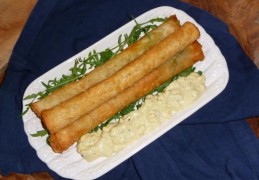 Asperge loempia met ei/pestosaus