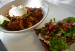 Ramon Brugmans Chili Con Carne Stoofvlees met uiensalsa en .......