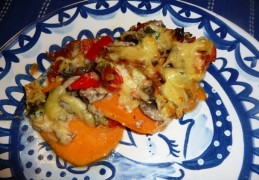 Gratin/ovenschotel met zoete aardappel, champignons en paprika