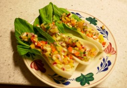 Rauwkostsalade in bakjes van Shanghai Paksoi