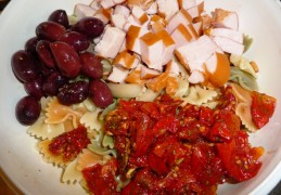 Italiaanse pastasalade met asperges