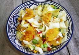 Pikante witlofsalade met gegrilde ananas