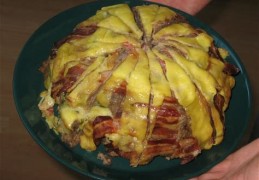 Gelders gehaktbrood met ham en kaas ( Gehaktbol )