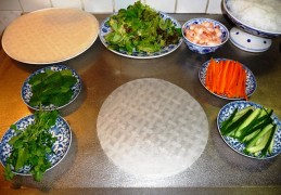 Vietnamese rijstvelloempia's Goi Cuon met Nuoc Cham