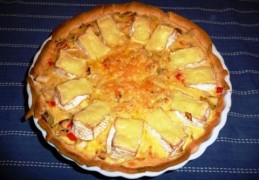 Hartige taart met witlof, paprika en gerookte kip