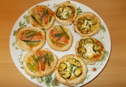 Mini quiches met zalm en groene asperges