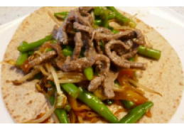 Wraps met Rosbiefreepjes, Groente en een Teriyaki Achtig-Sausje .