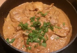 Pittige Indiase curry met kipdijfilet 