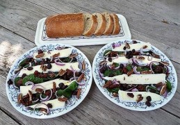 Maaltijdsalade met spinazie en brie