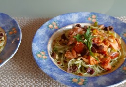 Spaghetti met warmgerookte zalm en rucolapesto 