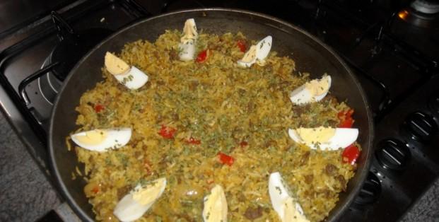 Kerrierijst met gehakt, paprika en eieren