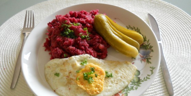 Labskaus uit Hamburg (= stamppot rode bietjes )