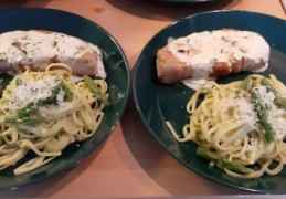 Spaghetti met groene asperges,witte wijn en Parmezaanse kaas