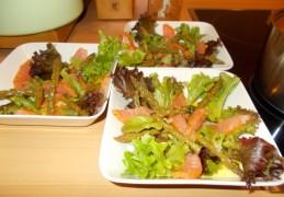 Salade met groene asperges en gerookt zalmhaasje